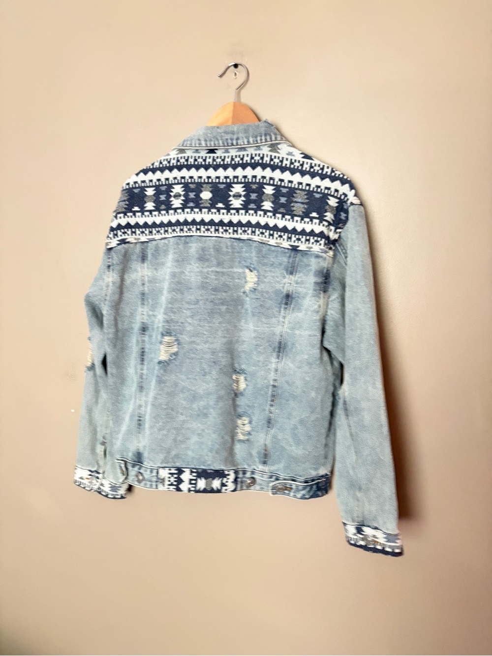 POL Clothing Distressed Denim Trucker Jacket Southwest Aztec Heart sz M - Picture 4 of 12